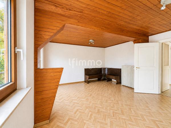 Belle opportunité : maison avec grange, jardin , garage et dépendance