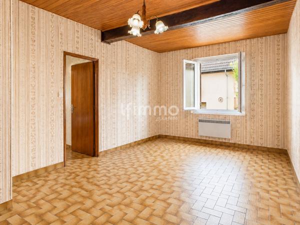 Belle opportunité : maison avec grange, jardin , garage et dépendance