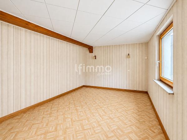Belle opportunité : maison avec grange, jardin , garage et dépendance