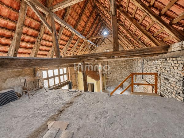Belle opportunité : maison avec grange, jardin , garage et dépendance