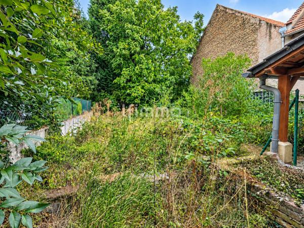 Belle opportunité : maison avec grange, jardin , garage et dépendance