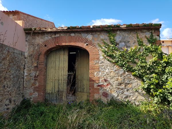 Espira-de-l'Agly (66600) Grand local aménagé Espira