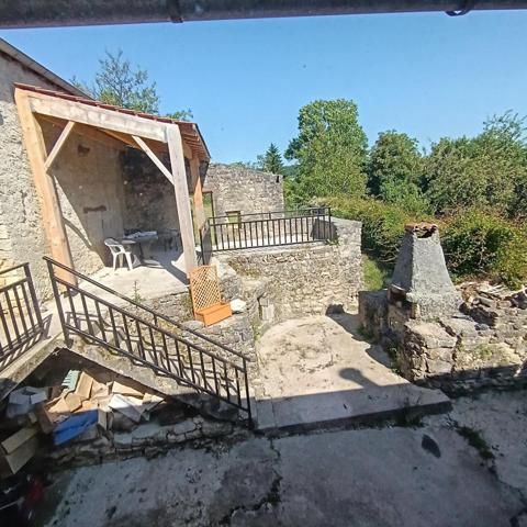 maison de 220 m2 4 chambres 7 pièces plus un appartement de 58 m2 sur 800 m2 de terrain