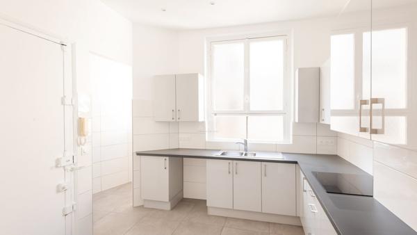 PARIS XVI - OCDE - MAGNIFIQUE APPARTEMENT HAUSSMANNIEN 3 CHAMBRES.