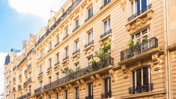 PARIS XVI - OCDE - MAGNIFIQUE APPARTEMENT HAUSSMANNIEN 3 CHAMBRES.