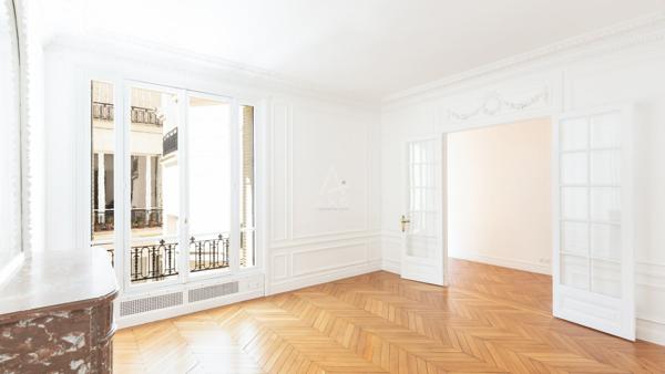 PARIS XVI - OCDE - MAGNIFIQUE APPARTEMENT HAUSSMANNIEN 3 CHAMBRES.