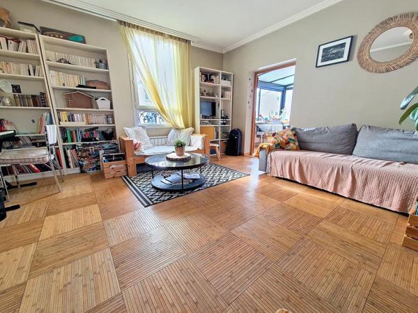 Grand T2 possibilité T3  baigné de lumière.