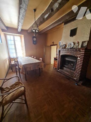 Maison mitoyenne à rénover 