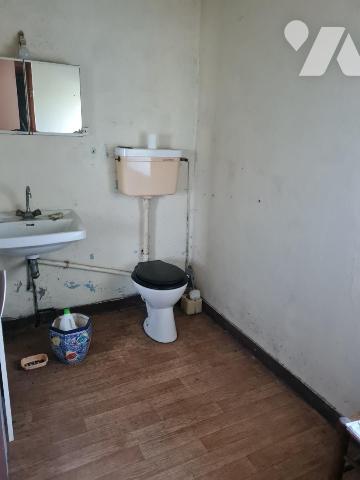 Maison mitoyenne à rénover 