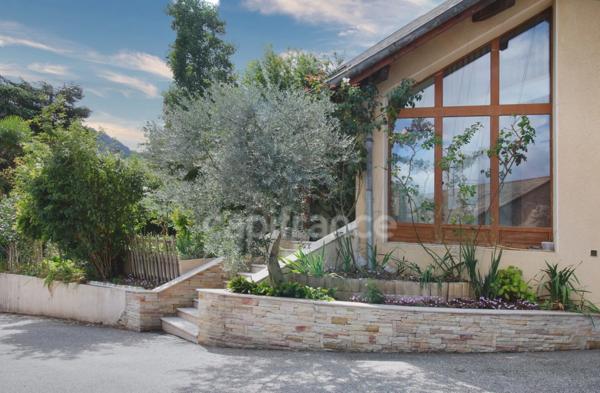 Élégance intemporelle pour cette propriété de prestige à Barberaz