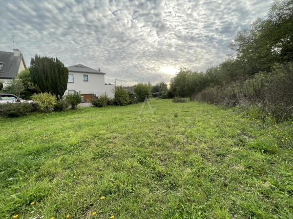 A vendre TERRAIN constructible - 800 m2 zone UE3 à Cesson Sévigné