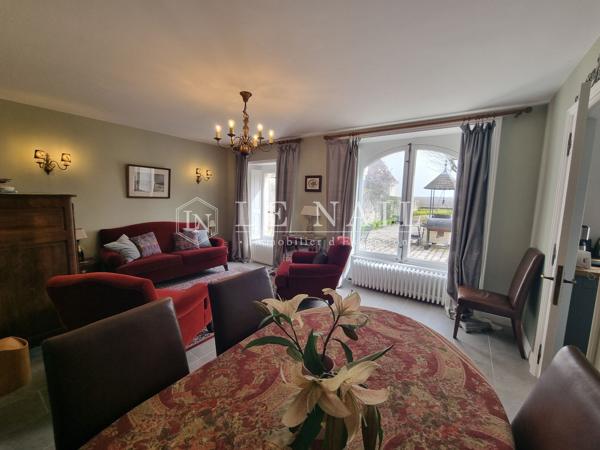 Maison Louis-Philippe en position dominante en Touraine