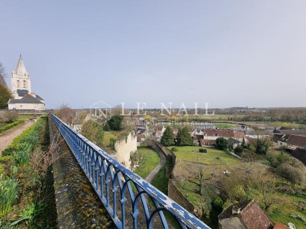 Maison Louis-Philippe en position dominante en Touraine