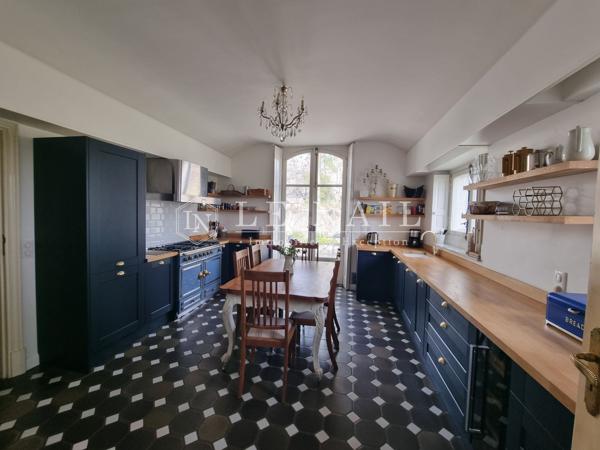 Maison Louis-Philippe en position dominante en Touraine