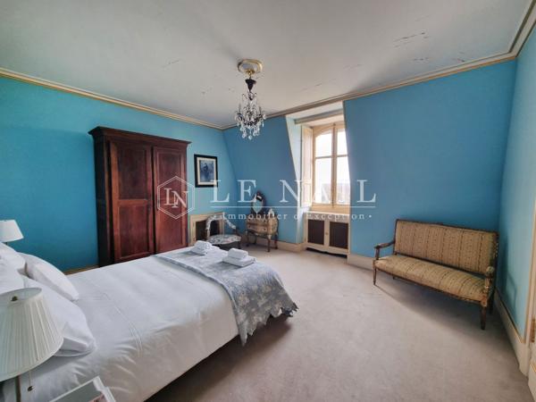 Maison Louis-Philippe en position dominante en Touraine