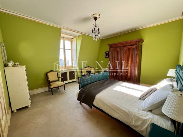 Maison Louis-Philippe en position dominante en Touraine