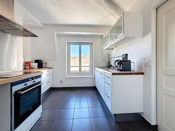 VALENCE CENTRE VILLE DERNIER ÉTAGE 5 PIÈCES ET GARAGE