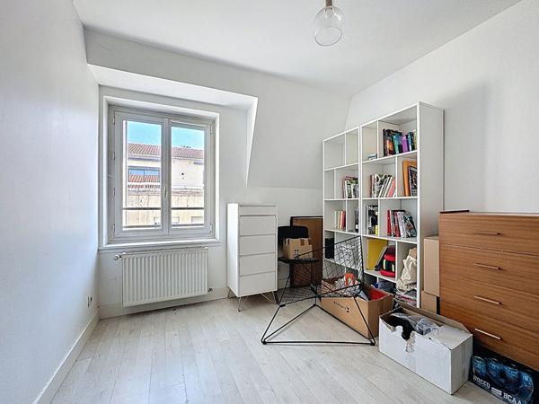 VALENCE CENTRE VILLE DERNIER ÉTAGE 5 PIÈCES ET GARAGE