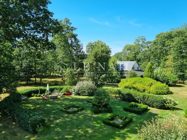 Splendide château et son parc de 1,65 ha au cœur d'un massif forestier