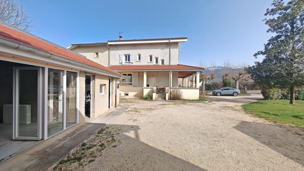 Maison
         7 pièces
        - 153 m² Bien prestige 699 000 € *