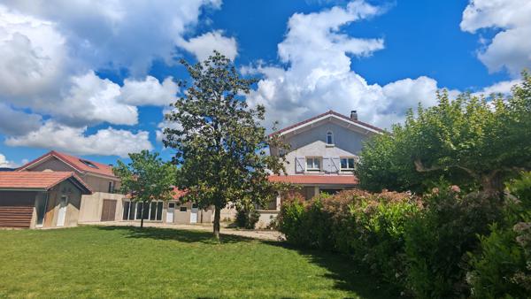 Maison
         7 pièces
        - 153 m² Bien prestige 699 000 € *