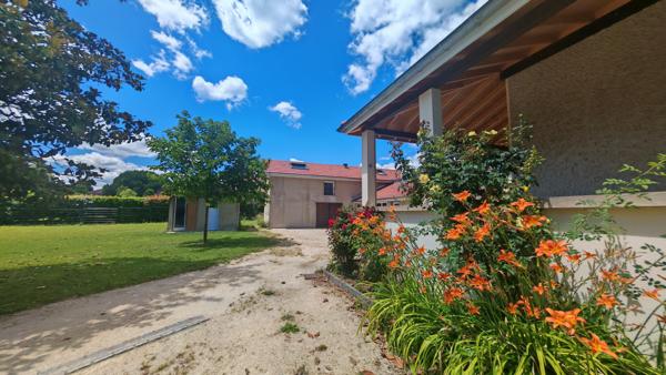Maison
         7 pièces
        - 153 m² Bien prestige 699 000 € *