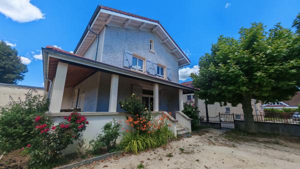 Maison
         7 pièces
        - 153 m² Bien prestige 699 000 € *