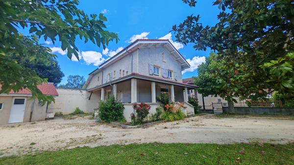 Maison
         7 pièces
        - 153 m² Bien prestige 699 000 € *