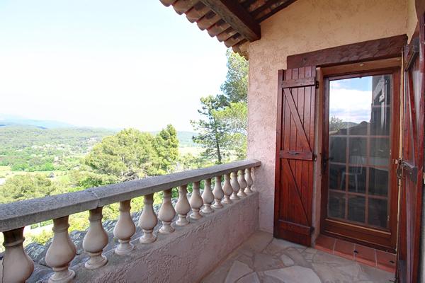 EXCLUSIVITE A VENDRE - MAISON FIGANIERES VUE 118m² + véranda et sous sol complet sur terrain clos de 1500m²