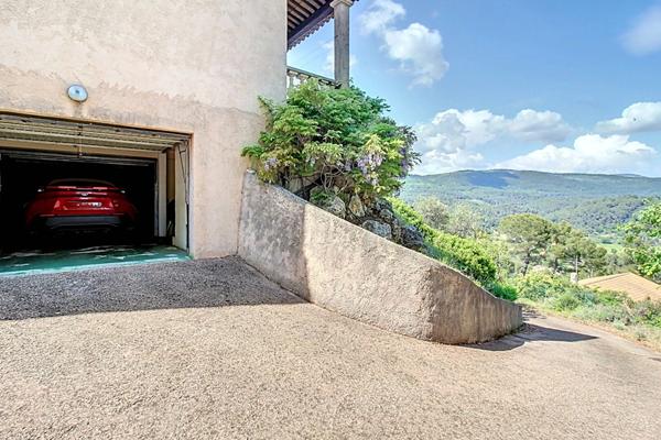 EXCLUSIVITE A VENDRE - MAISON FIGANIERES VUE 118m² + véranda et sous sol complet sur terrain clos de 1500m²