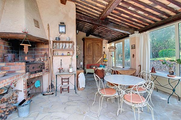 EXCLUSIVITE A VENDRE - MAISON FIGANIERES VUE 118m² + véranda et sous sol complet sur terrain clos de 1500m²