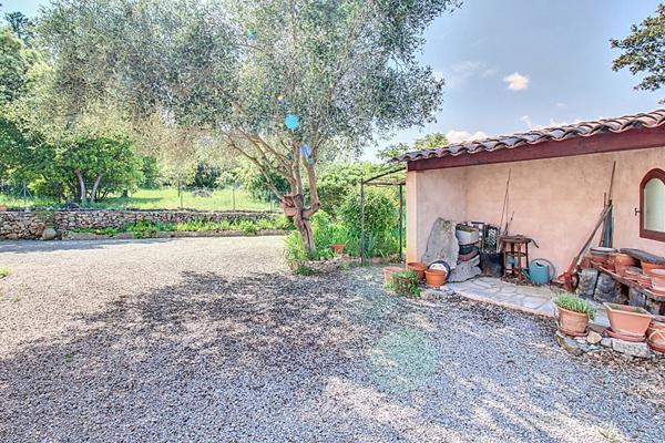 EXCLUSIVITE A VENDRE - MAISON FIGANIERES VUE 118m² + véranda et sous sol complet sur terrain clos de 1500m²