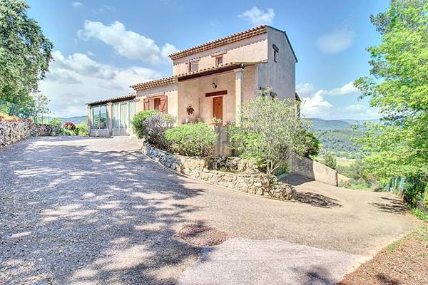 EXCLUSIVITE A VENDRE - MAISON FIGANIERES VUE 118m² + véranda et sous sol complet sur terrain clos de 1500m²