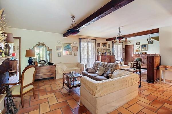 EXCLUSIVITE A VENDRE - MAISON FIGANIERES VUE 118m² + véranda et sous sol complet sur terrain clos de 1500m²