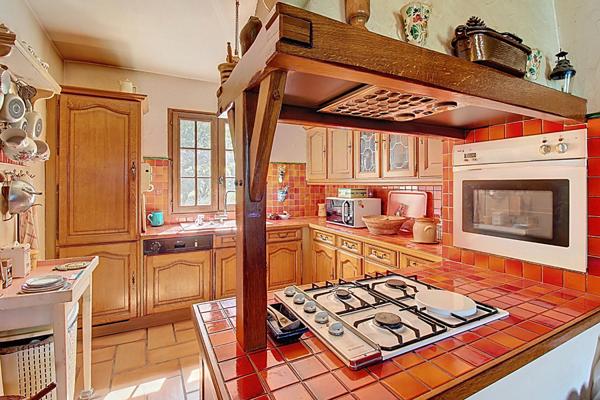 EXCLUSIVITE A VENDRE - MAISON FIGANIERES VUE 118m² + véranda et sous sol complet sur terrain clos de 1500m²