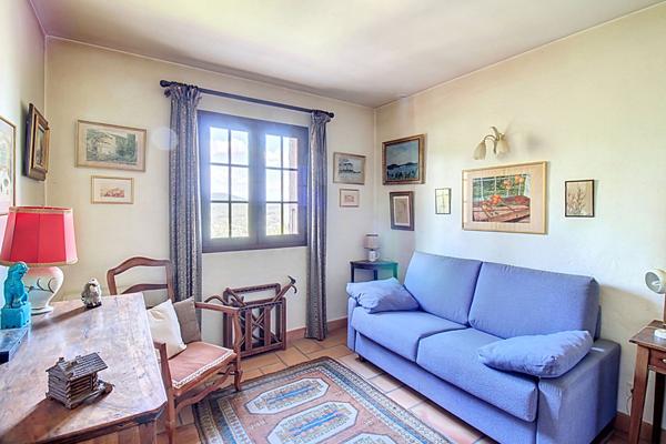 EXCLUSIVITE A VENDRE - MAISON FIGANIERES VUE 118m² + véranda et sous sol complet sur terrain clos de 1500m²