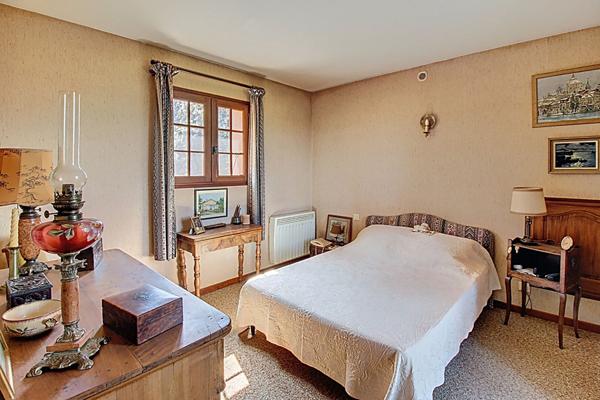 EXCLUSIVITE A VENDRE - MAISON FIGANIERES VUE 118m² + véranda et sous sol complet sur terrain clos de 1500m²