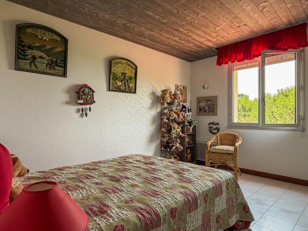 Maison
                                                                                                                                                                                                                                                                                                                        7 pièce(s)                                                                                                                                                                                                          4 chambre(s)                                                                                                                                                                                                          177  m²