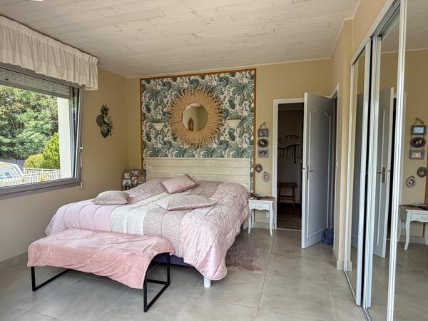 Maison
                                                                                                                                                                                                                                                                                                                        7 pièce(s)                                                                                                                                                                                                          4 chambre(s)                                                                                                                                                                                                          177  m²