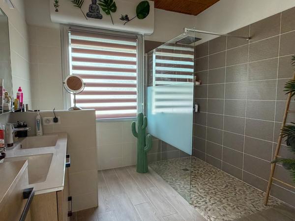 Maison
                                                                                                                                                                                                                                                                                                                        7 pièce(s)                                                                                                                                                                                                          4 chambre(s)                                                                                                                                                                                                          177  m²
