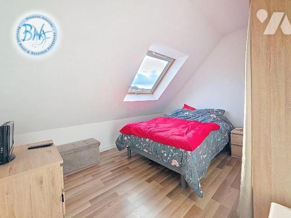 Maison récente idéalement située dans un environnement résidentiel recherché, au sein d'un loti...