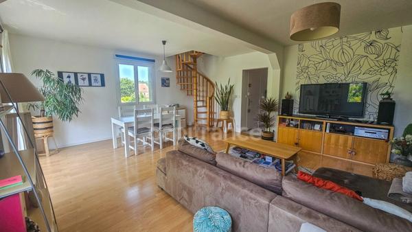 Appartement à vendre 4 pièces ETAMPES (91) avec garage, buanderie, cave et terrain clos.