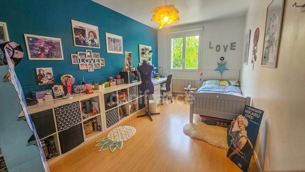 Appartement à vendre 4 pièces ETAMPES (91) avec garage, buanderie, cave et terrain clos.