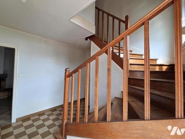 Maison d'habitation avec garage et jardin