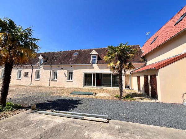 NOAILLES PROCHE MAISON LONGERE, 8 PIECES- SEJOUR TRIPLE-5 CHAMBRES- DEPENDANCE-JARDIN