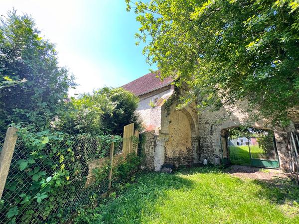 NOAILLES PROCHE MAISON LONGERE, 8 PIECES- SEJOUR TRIPLE-5 CHAMBRES- DEPENDANCE-JARDIN