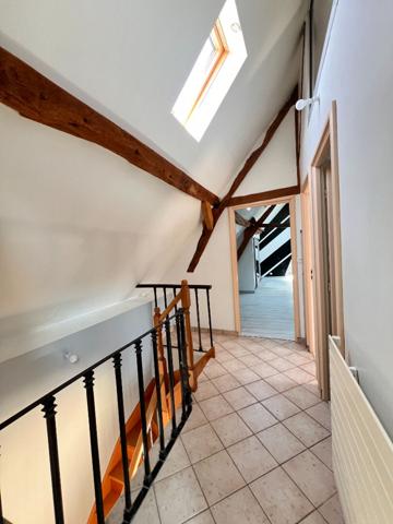 NOAILLES PROCHE MAISON LONGERE, 8 PIECES- SEJOUR TRIPLE-5 CHAMBRES- DEPENDANCE-JARDIN