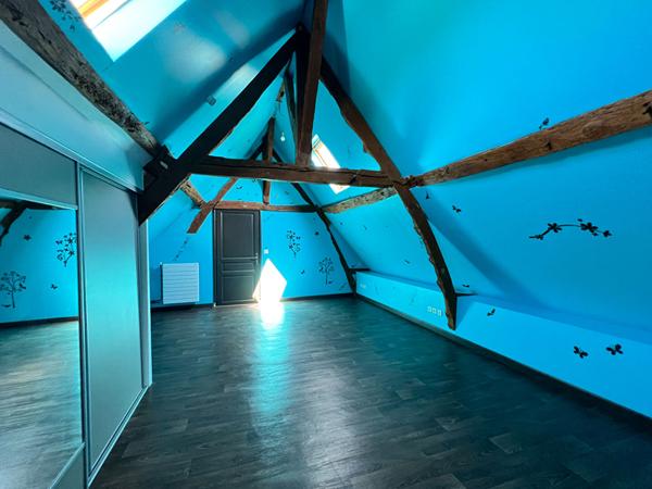 NOAILLES PROCHE MAISON LONGERE, 8 PIECES- SEJOUR TRIPLE-5 CHAMBRES- DEPENDANCE-JARDIN