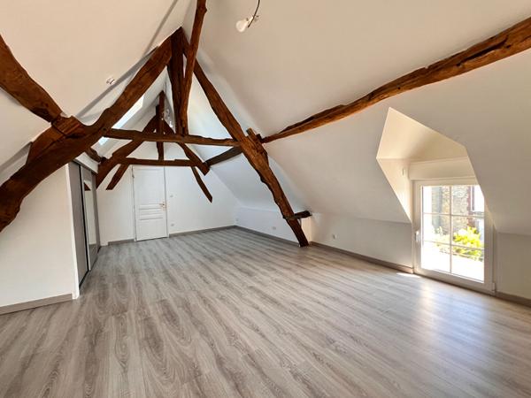 NOAILLES PROCHE MAISON LONGERE, 8 PIECES- SEJOUR TRIPLE-5 CHAMBRES- DEPENDANCE-JARDIN