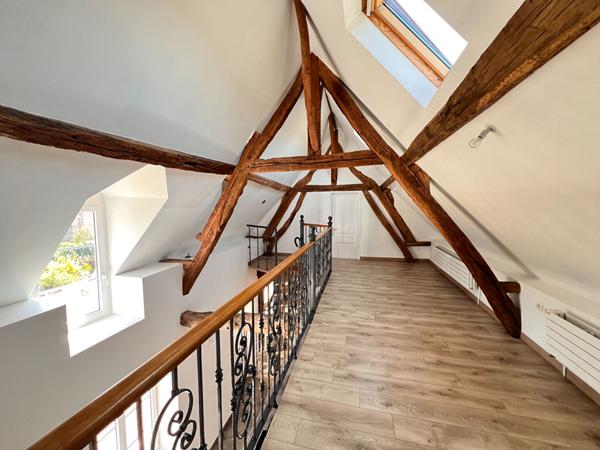 NOAILLES PROCHE MAISON LONGERE, 8 PIECES- SEJOUR TRIPLE-5 CHAMBRES- DEPENDANCE-JARDIN